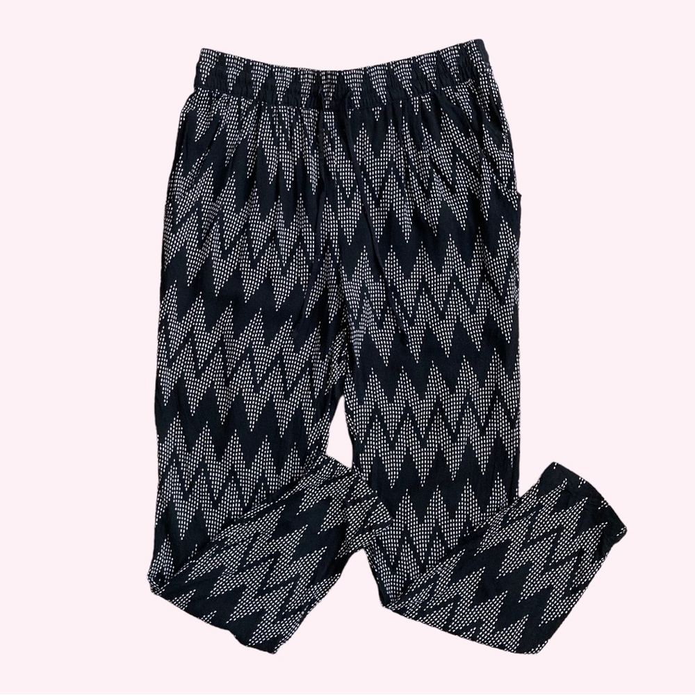 Eye Candy Juniors black and white chevron aztec print joggers, Sz M